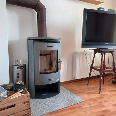 Ehemalige Bibliothek Apartment Fuer 2 Mit Kueche Kamin Netflix Parken Und Hofladen Steinhofel Exteriér fotografie