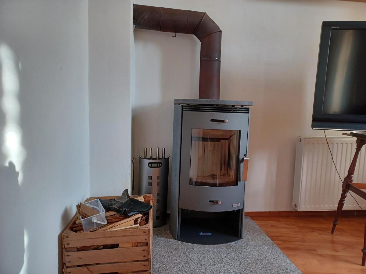 Ehemalige Bibliothek Apartment Fuer 2 Mit Kueche Kamin Netflix Parken Und Hofladen Steinhofel Exteriér fotografie
