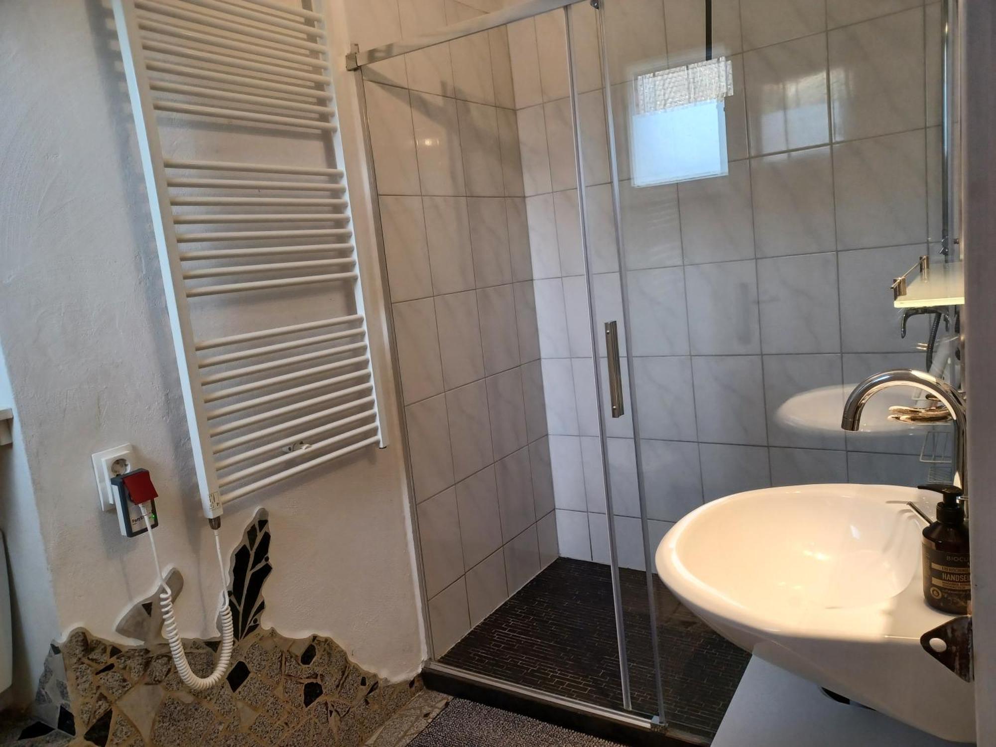 Ehemalige Bibliothek Apartment Fuer 2 Mit Kueche Kamin Netflix Parken Und Hofladen Steinhofel Exteriér fotografie
