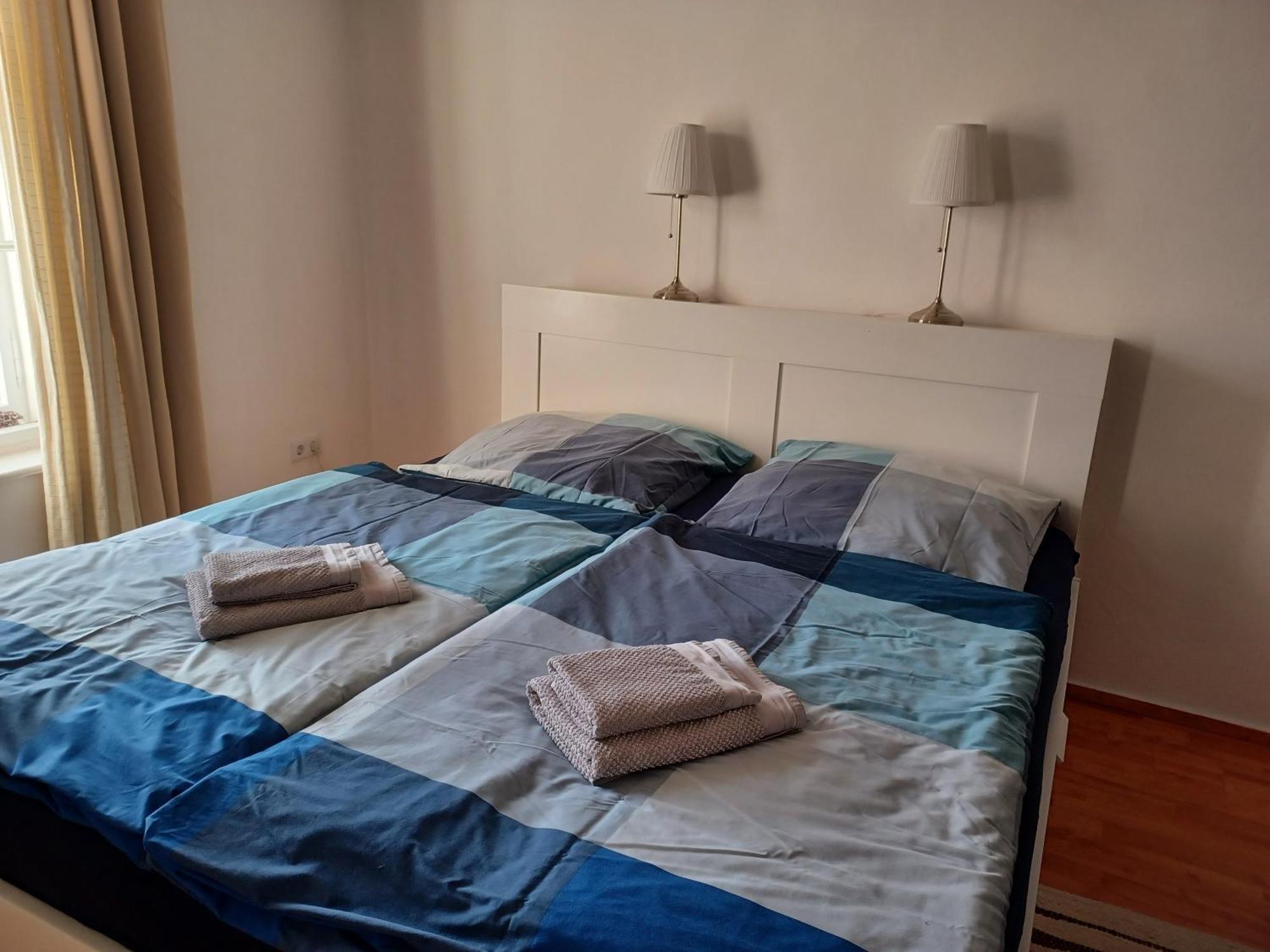 Ehemalige Bibliothek Apartment Fuer 2 Mit Kueche Kamin Netflix Parken Und Hofladen Steinhofel Exteriér fotografie